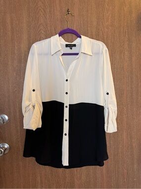 Karen Kane White Collared Button-Up Blouse